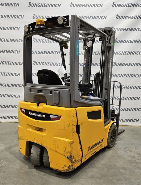 Použit&aacute; manipulačn&aacute; technika Jungheinrich EFG 215 Triplex &mdash; Booster Lift