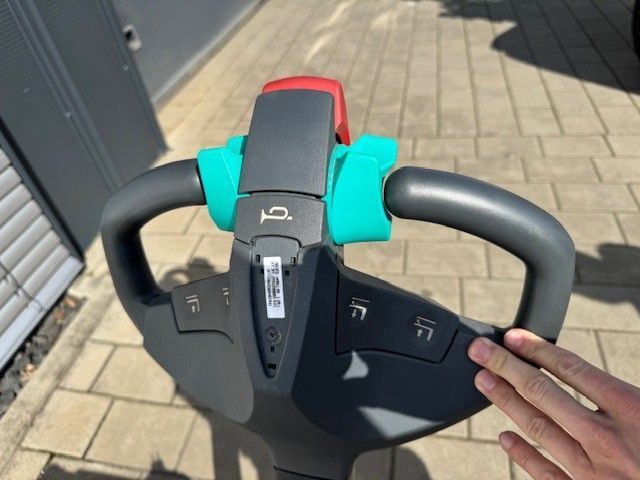 Použit&aacute; manipulačn&aacute; technika Jungheinrich EJE 116 &mdash; Booster Lift