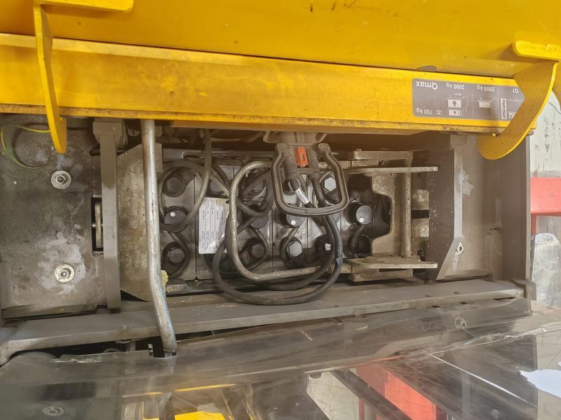 Used material handling equipment Jungheinrich ERC 214z 5.35m/ initial &mdash; Booster Lift
