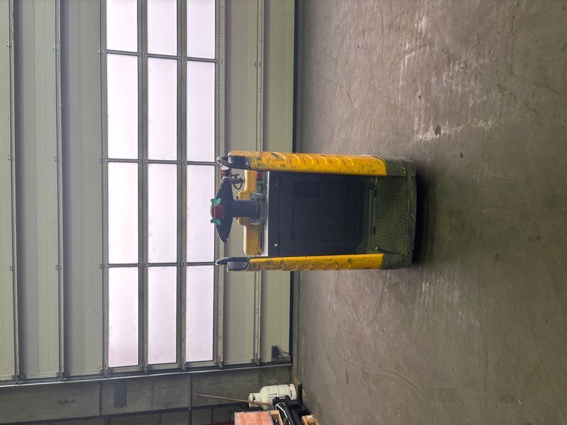Used material handling equipment Jungheinrich ERE 225 Waage &mdash; Booster Lift