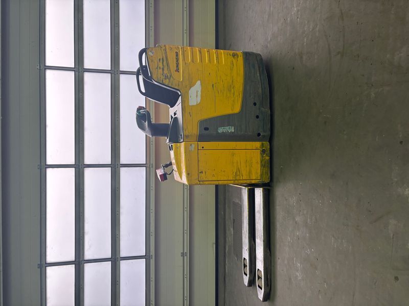 Used material handling equipment Jungheinrich ERE 225 Waage &mdash; Booster Lift