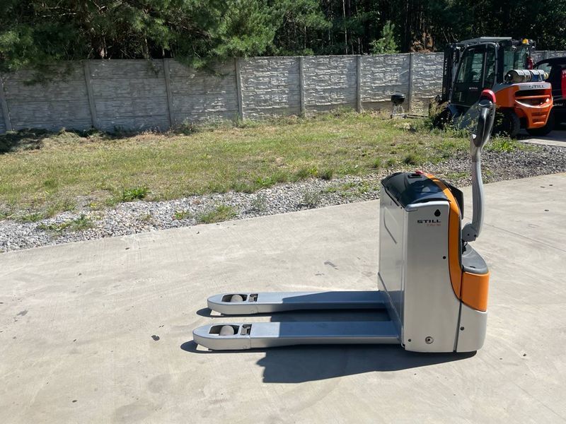 Použit&aacute; manipulačn&aacute; technika Still EXU 16 &mdash; Booster Lift