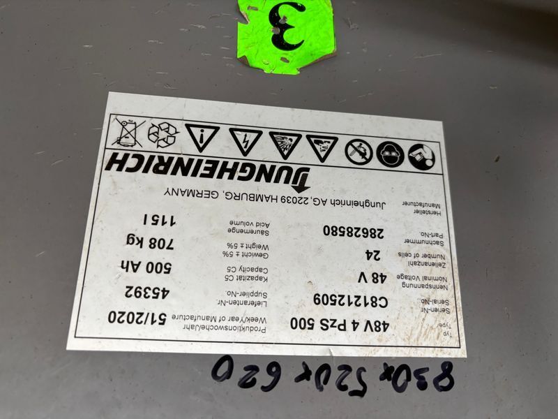 Použit&aacute; manipulačn&aacute; technika Jungheinrich EFG 215 Triplex &mdash; Booster Lift