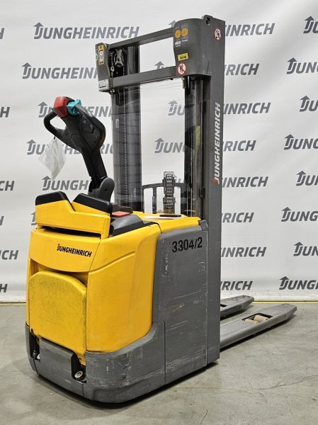 Použit&aacute; manipulačn&aacute; technika Jungheinrich ERC 216 &mdash; Booster Lift