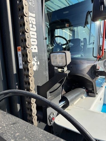 Použit&aacute; manipulačn&aacute; technika Bobcat D90S-9 NEUGER&Auml;T!!! &mdash; Booster Lift