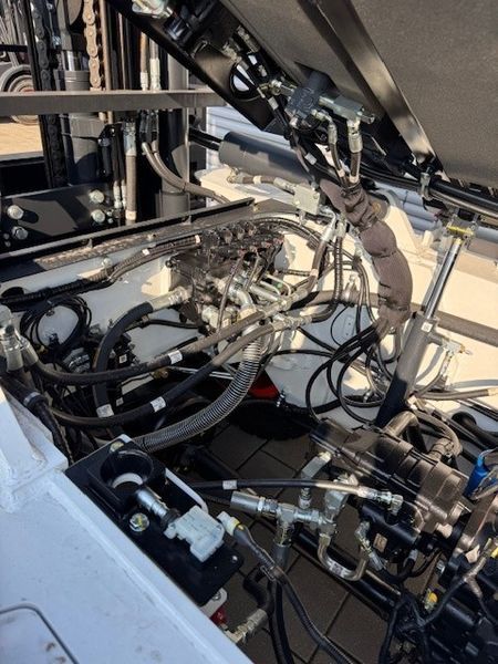 Použit&aacute; manipulačn&aacute; technika Bobcat D90S-9 NEUGER&Auml;T!!! &mdash; Booster Lift