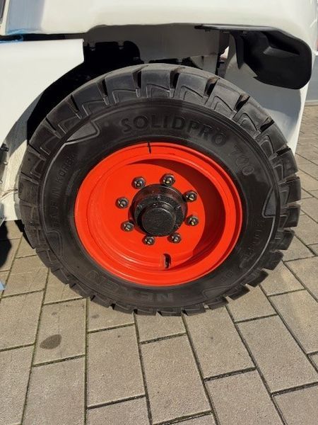 Použit&aacute; manipulačn&aacute; technika Bobcat D90S-9 NEUGER&Auml;T!!! &mdash; Booster Lift