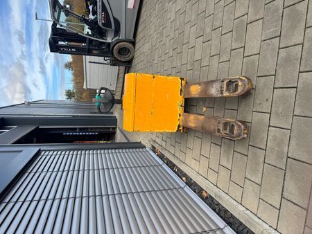 Použit&aacute; manipulačn&aacute; technika Jungheinrich EJE 118 &mdash; Booster Lift