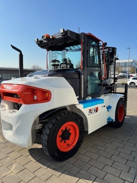 Použit&aacute; manipulačn&aacute; technika Bobcat D90S-9 NEUGER&Auml;T!!! &mdash; Booster Lift