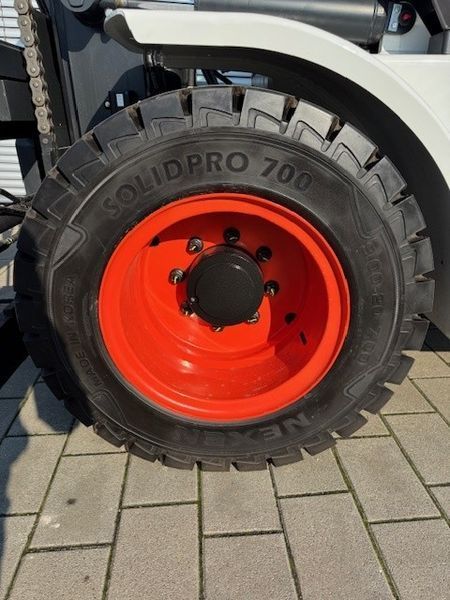 Použit&aacute; manipulačn&aacute; technika Bobcat D90S-9 NEUGER&Auml;T!!! &mdash; Booster Lift