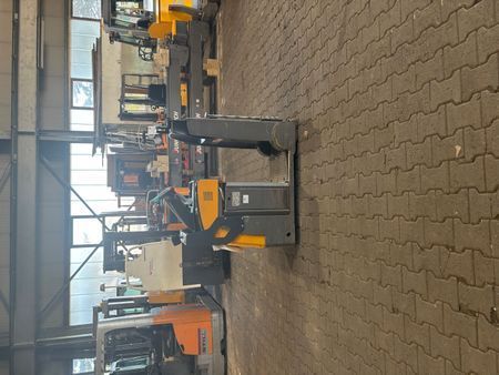 Used material handling equipment Jungheinrich EZS130 Lithium &mdash; Booster Lift