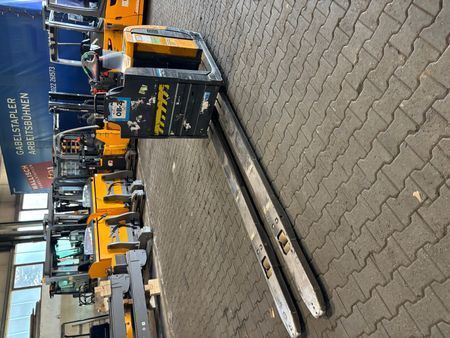 Použit&aacute; manipulačn&aacute; technika Jungheinrich ECE 225 (2400 mm) &mdash; Booster Lift