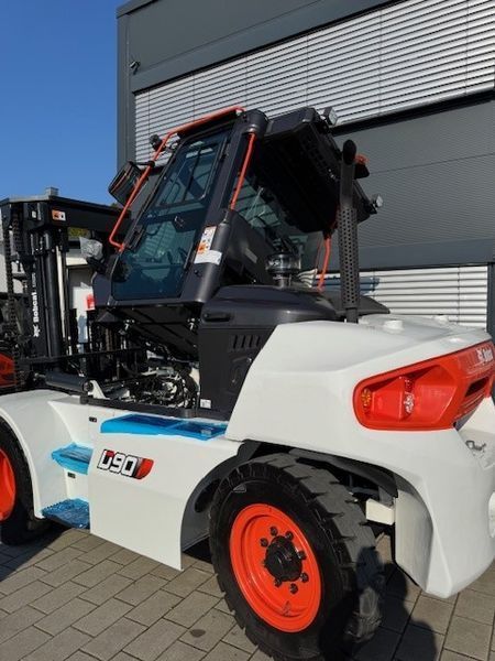 Použit&aacute; manipulačn&aacute; technika Bobcat D90S-9 NEUGER&Auml;T!!! &mdash; Booster Lift