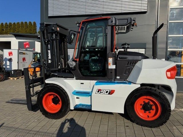 Použit&aacute; manipulačn&aacute; technika Bobcat D90S-9 NEUGER&Auml;T!!! &mdash; Booster Lift