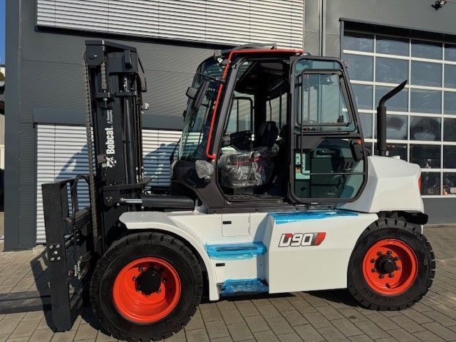 Použit&aacute; manipulačn&aacute; technika Bobcat D90S-9 NEUGER&Auml;T!!! &mdash; Booster Lift