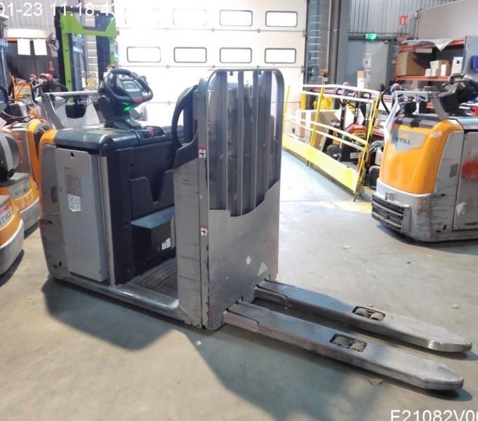 Použit&aacute; manipulačn&aacute; technika Still OPX-L12 &mdash; Booster Lift