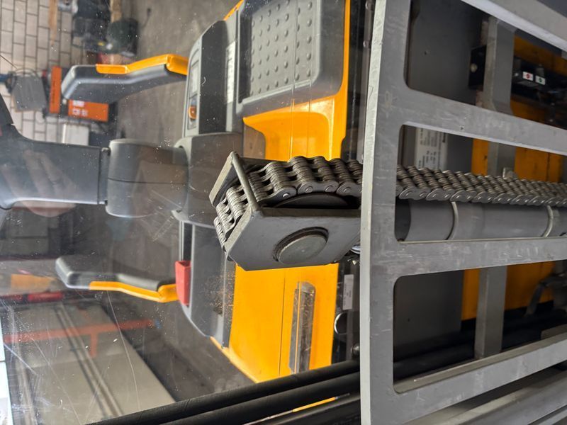 Použit&aacute; manipulačn&aacute; technika Jungheinrich ERC 216 &mdash; Booster Lift