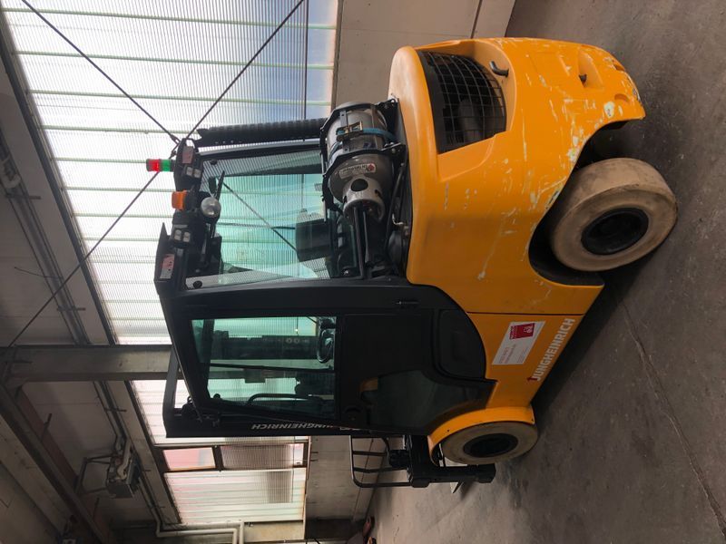 Použit&aacute; manipulačn&aacute; technika Jungheinrich TFG 435s 3.5t / 6419h/ 2015y/ 4v &mdash; Booster Lift