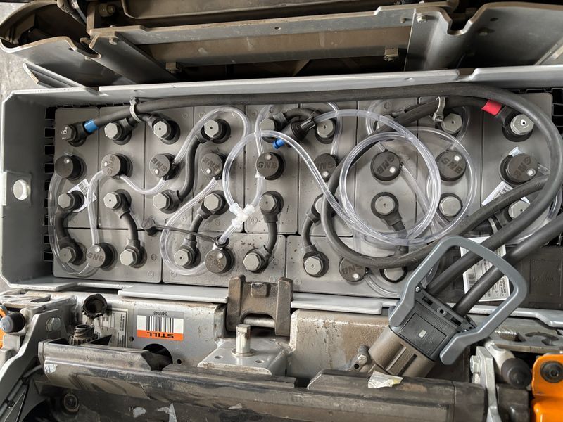 Použit&aacute; manipulačn&aacute; technika Still OPX-L12 &mdash; Booster Lift
