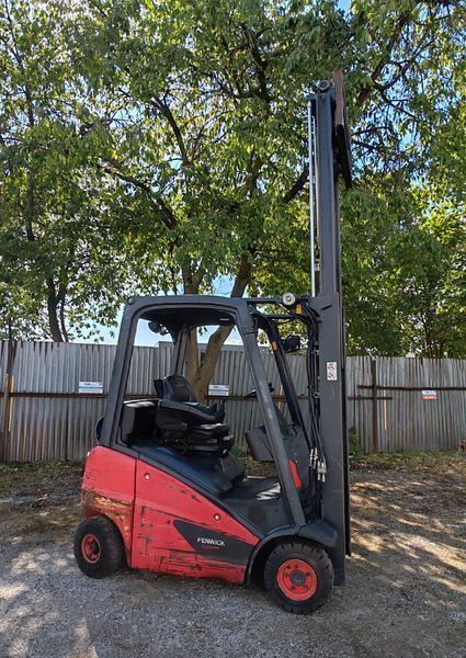 Used material handling equipment Linde H14T-01 &mdash; Booster Lift