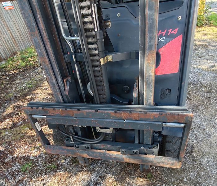 Used material handling equipment Linde H14T-01 &mdash; Booster Lift