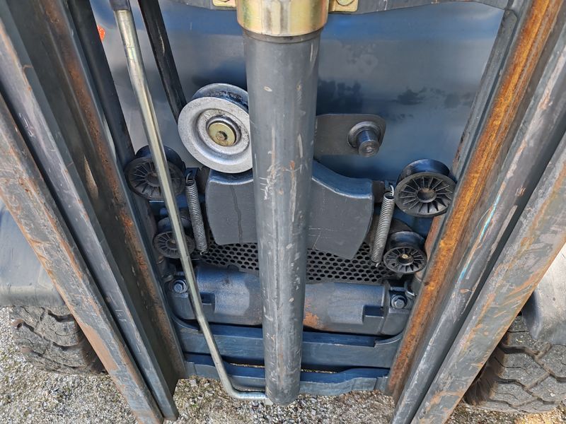 Used material handling equipment Linde H14T-01 &mdash; Booster Lift