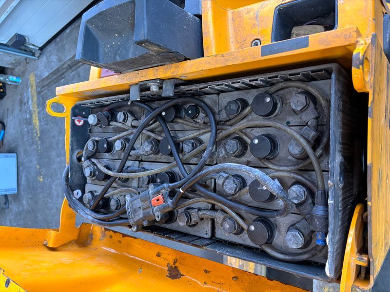 Used material handling equipment Jungheinrich EJE 225 &mdash; Booster Lift
