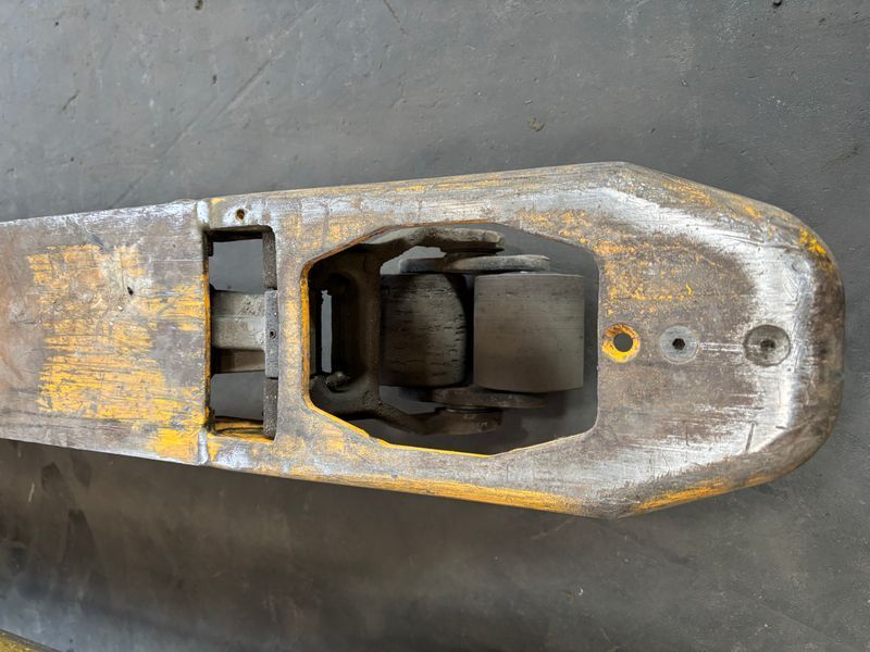 Used material handling equipment Jungheinrich EJE 225 &mdash; Booster Lift