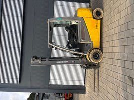 Použit&aacute; manipulačn&aacute; technika Jungheinrich EFG S 30- 650 DZ &mdash; Booster Lift