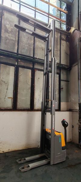 Použit&aacute; manipulačn&aacute; technika Jungheinrich EJC 112 4.3m/ batt2020 &mdash; Booster Lift