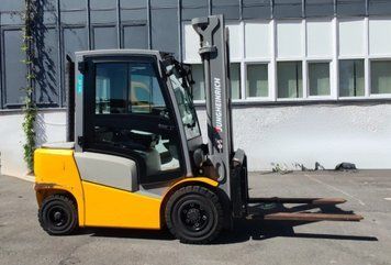 Used material handling equipment Jungheinrich DFG425 5.5m/ 610mh/ 4v &mdash; Booster Lift