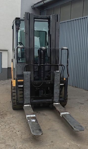 Použit&aacute; manipulačn&aacute; technika Jungheinrich TFG 430s 4.7m/ 3t /4 ventil &mdash; Booster Lift