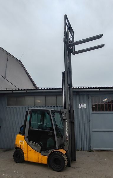 Použit&aacute; manipulačn&aacute; technika Jungheinrich TFG 430s 4.7m/ 3t /4 ventil &mdash; Booster Lift