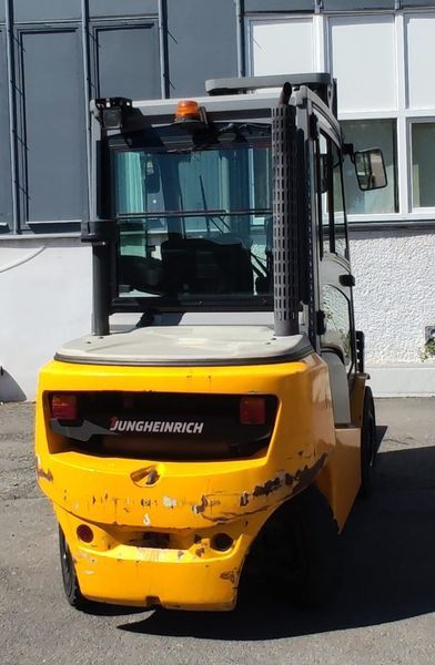 Použit&aacute; manipulačn&aacute; technika Jungheinrich DFG425 5.5m/ 610mh/ 4v &mdash; Booster Lift