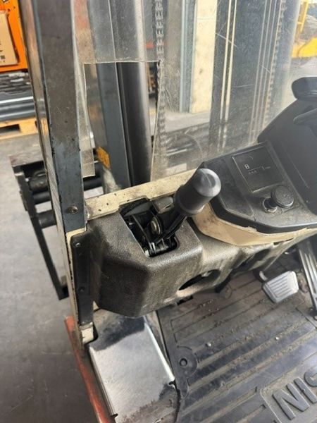 Použit&aacute; manipulačn&aacute; technika Nissan N01L18U &mdash; Booster Lift