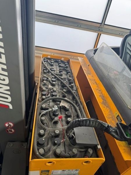 Použit&aacute; manipulačn&aacute; technika Jungheinrich ETV C16 &mdash; Booster Lift