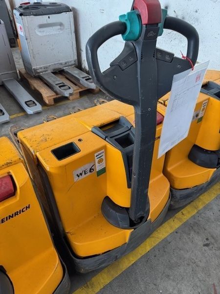 Used material handling equipment Jungheinrich EJE 120 &mdash; Booster Lift