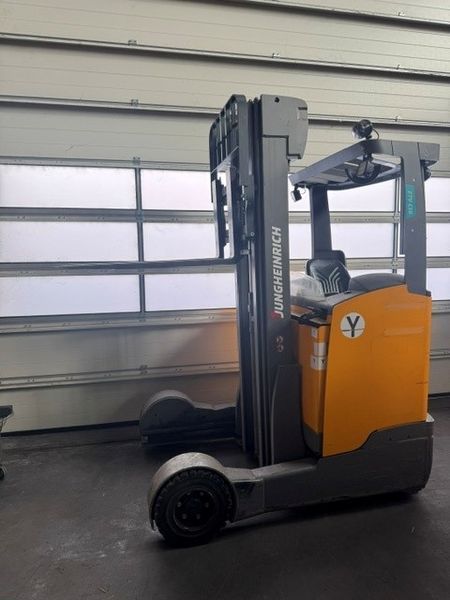 Použit&aacute; manipulačn&aacute; technika Jungheinrich ETV C16 &mdash; Booster Lift