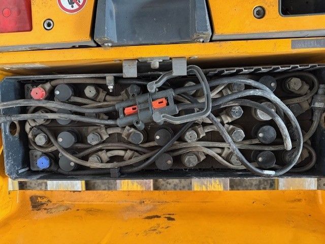 Used material handling equipment Jungheinrich EJE 120 &mdash; Booster Lift
