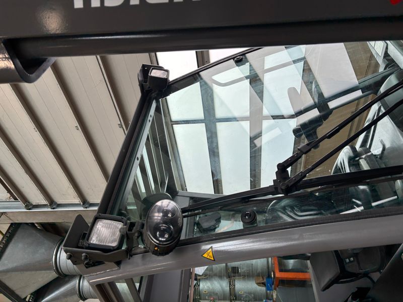 Použit&aacute; manipulačn&aacute; technika Jungheinrich EFG S 30- 650 DZ &mdash; Booster Lift