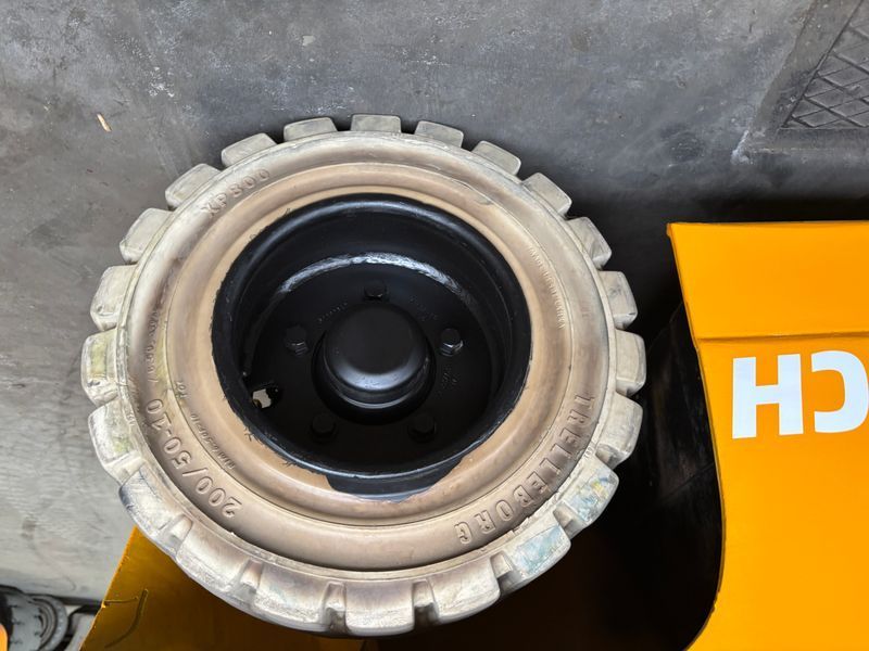 Použit&aacute; manipulačn&aacute; technika Jungheinrich EFG S 30- 650 DZ &mdash; Booster Lift