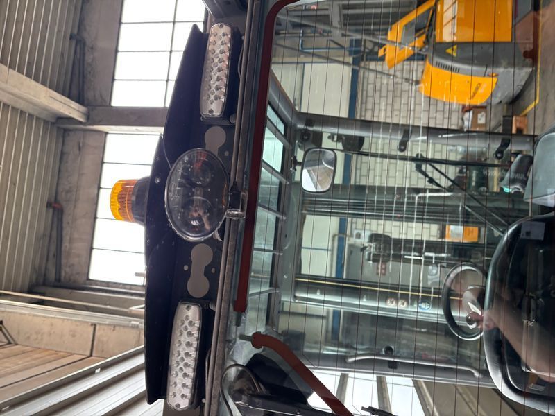 Použit&aacute; manipulačn&aacute; technika Jungheinrich EFG S 30- 650 DZ &mdash; Booster Lift