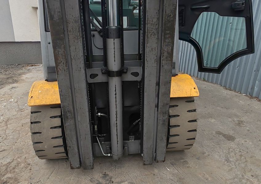 Použit&aacute; manipulačn&aacute; technika Jungheinrich TFG 430s 4.7m/ 3t /4 ventil &mdash; Booster Lift