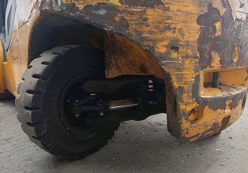 Použit&aacute; manipulačn&aacute; technika Jungheinrich TFG 430s 4.7m/ 3t /4 ventil &mdash; Booster Lift