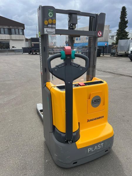 Použit&aacute; manipulačn&aacute; technika Jungheinrich EJC112 Li-ion 2.5m/ 337mh &mdash; Booster Lift