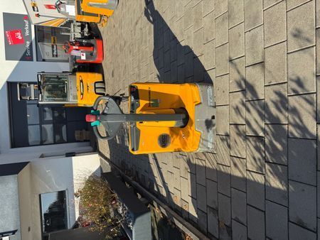 Použit&aacute; manipulačn&aacute; technika Jungheinrich EJE 114 Li-Ion BJ:2020 &mdash; Booster Lift