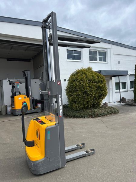 Použit&aacute; manipulačn&aacute; technika Jungheinrich EJC112 Li-ion 2.5m/ 337mh &mdash; Booster Lift