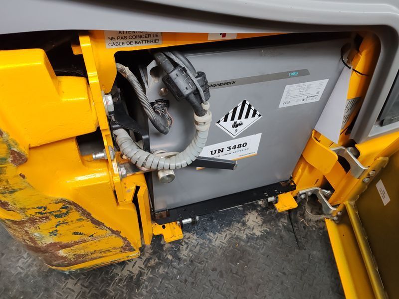 Used material handling equipment Jungheinrich EFG 213 Li-ion &mdash; Booster Lift
