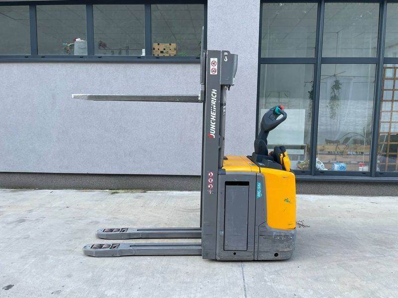 Použit&aacute; manipulačn&aacute; technika Jungheinrich ERC 214z 4.3m/ initial &mdash; Booster Lift