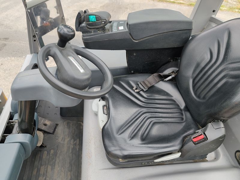 Used material handling equipment Jungheinrich EFG 213 Li-ion &mdash; Booster Lift